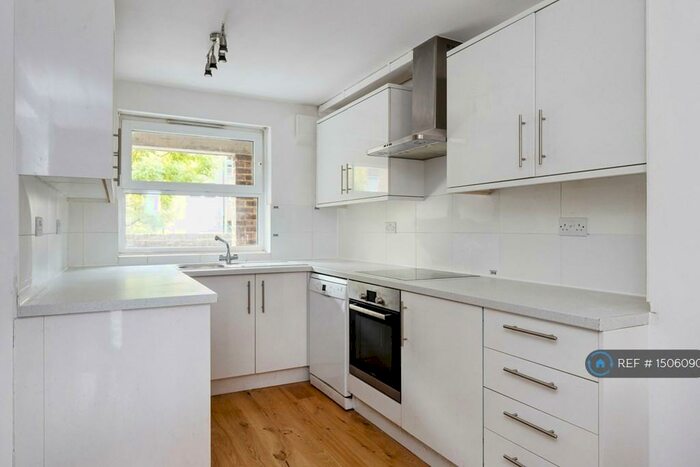 5 Bedroom Flat To Rent In Edgecombe House, London, SE5