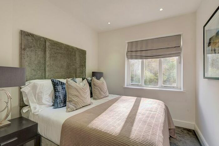 4 Bedroom Flat To Rent In Somerset Court, London, W8