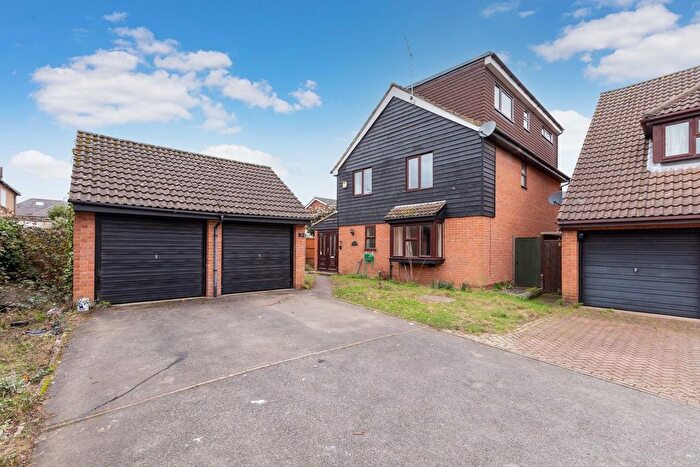 6 Bedroom Detached House For Sale In Palmerston Avenue, Langley, SL3