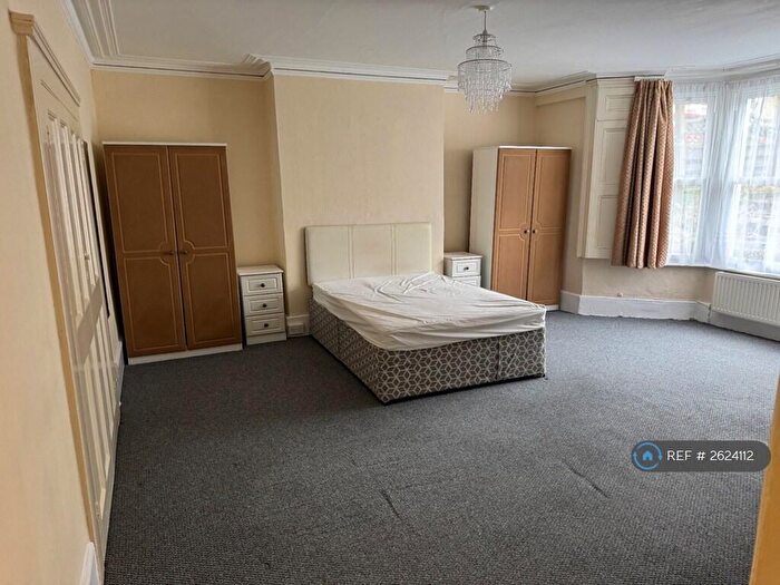 1 Bedroom Flat To Rent In Grosvenor Road, London, E11