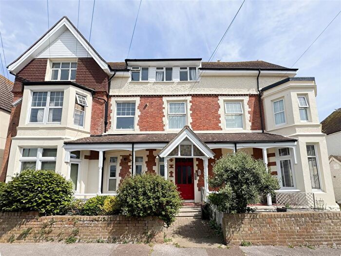 3 Bedroom Flat To Rent In Eversley Road, Bexhill-On-Sea, TN40