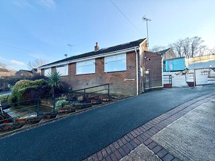 2 Bedroom Semi-Detached Bungalow For Sale In Thirsk Drive, Kippax, Leeds, LS25