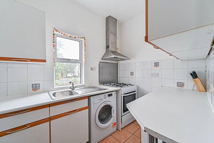 2 Bedroom Maisonette To Rent In Fallsbrook Road, Streatham, London, SW16