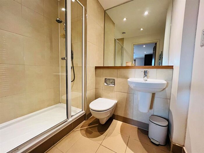 2 Bedroom Apartment To Rent In The Gateway South, Marsh Lane, Leeds City Centre, LS9
