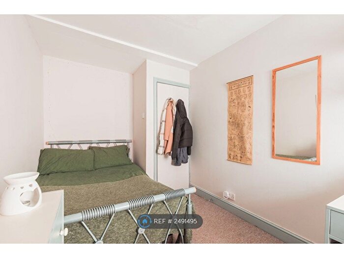 4 Bedroom Flat To Rent In Tavistock Place, London, WC1H