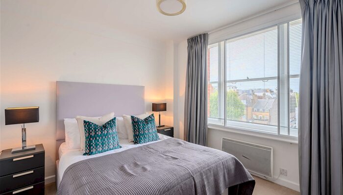2 Bedroom Flat To Rent In Hill Street, Mayfair, W1J