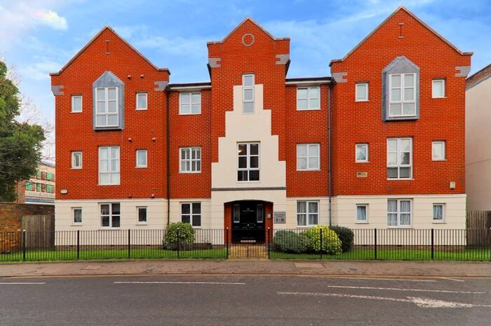 2 Bedroom Flat To Rent In High Street, Rickmansworth, WD3