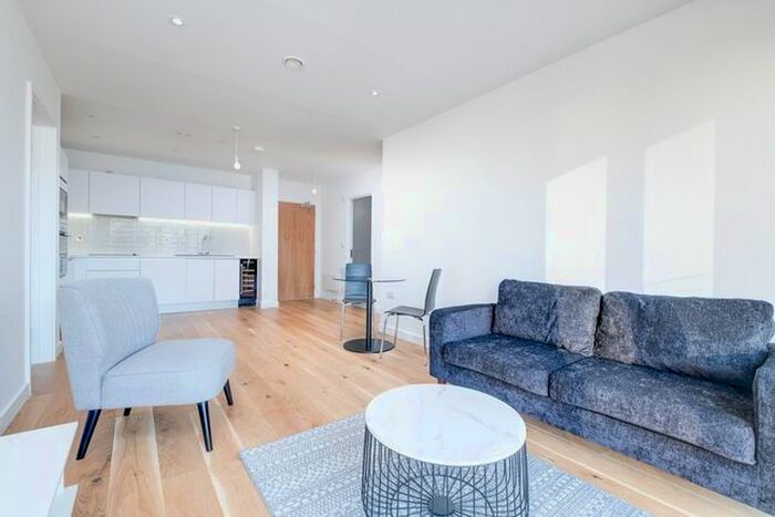 2 Bedroom Flat To Rent In The Axium, Windmill Street, Birmingham, B1