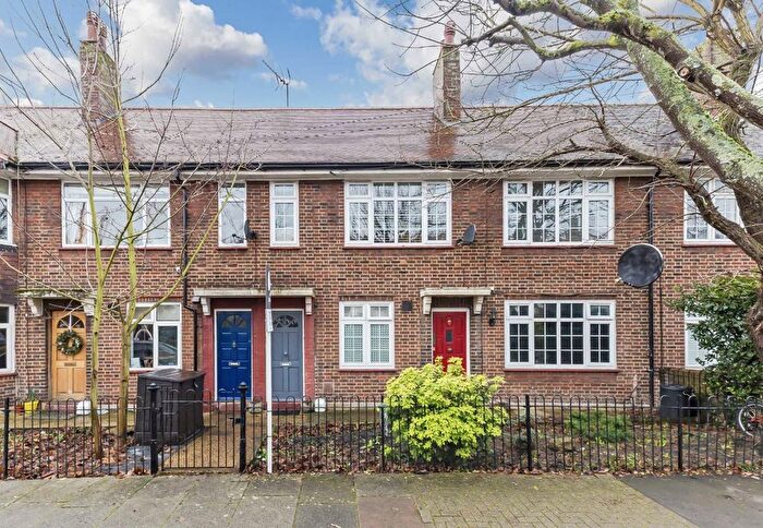 2 Bedroom Flat To Rent In Godley Road, London, SW18