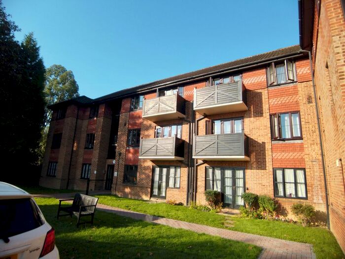 1 Bedroom Flat To Rent In Godolphin Court, Brighton Road, Crawley RH10