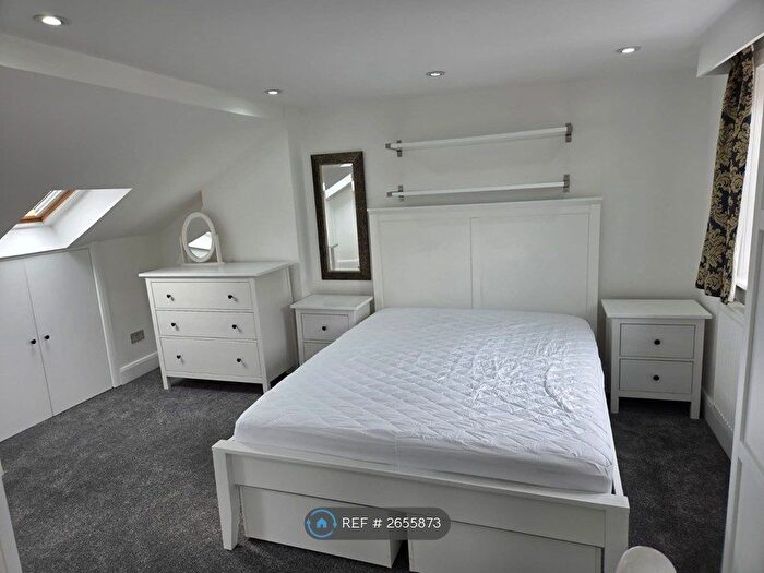 2 Bedroom Maisonette To Rent In New Southgate, London, N11
