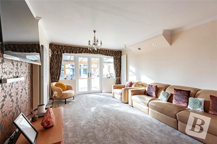 5 Bedroom Bungalow For Sale In Parkway, Ilford, IG3