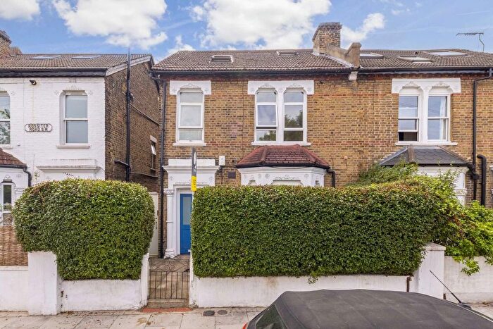 2 Bedroom Flat To Rent In Rossiter Road, Balham, SW12