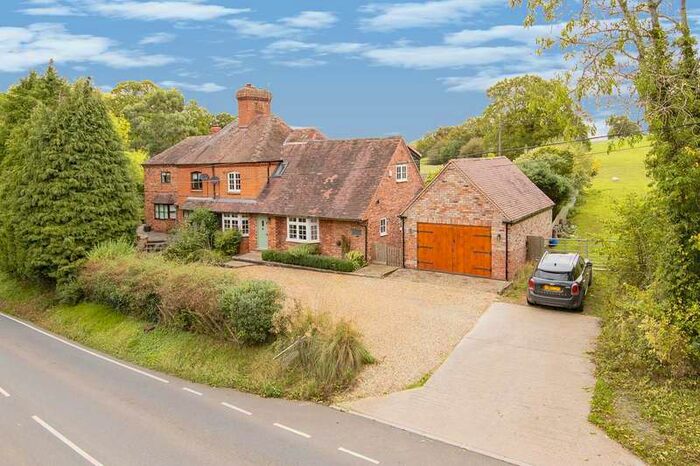 3 Bedroom Semi-Detached House For Sale In Walton, Warwick, Warwickshire, CV35