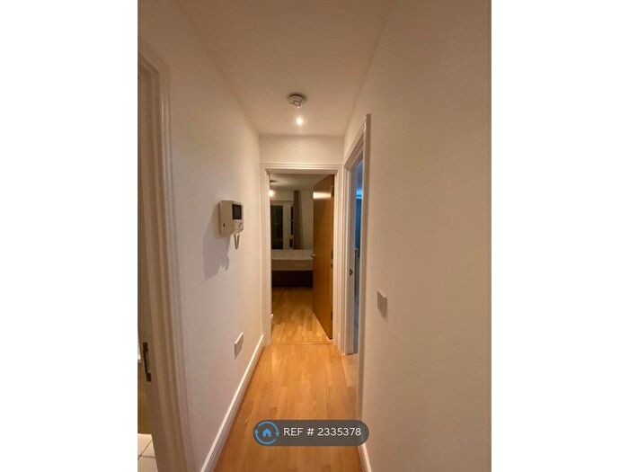 1 Bedroom Flat To Rent In St. Davids Square, London, E14