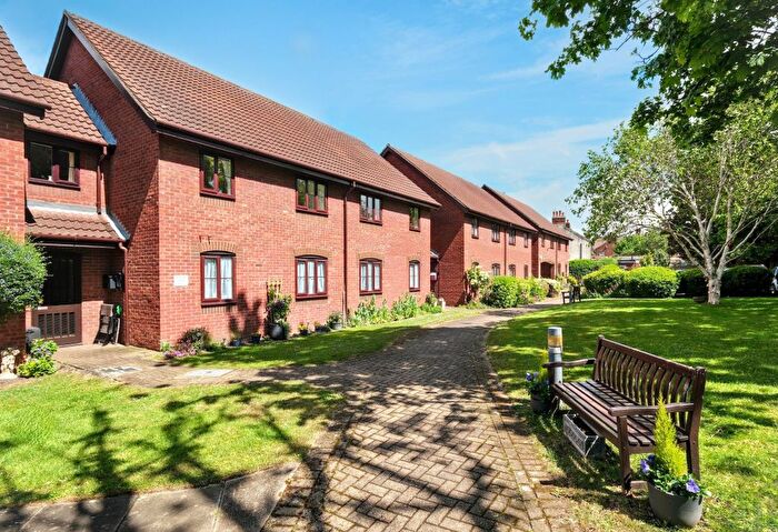 2 Bedroom Flat For Sale In Churchill Court Beaconsfield Road, Aylesbury, HP21