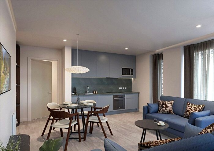 2 Bedroom Flat To Rent In Botanic Avenue, Manchester, Greater Manchester, M15