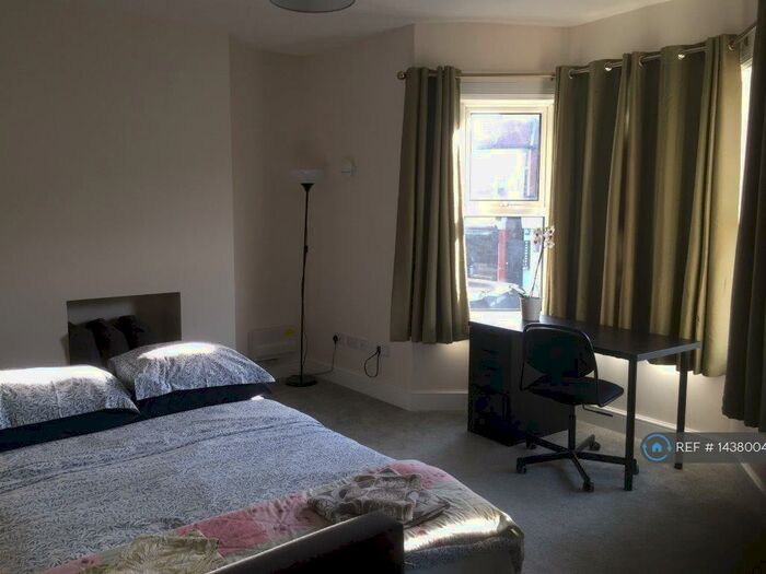 3 Bedroom Terraced House To Rent In Manor Farm Road, Southampton, SO18