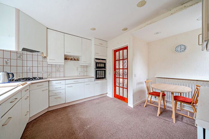 3 Bedroom Detached House For Sale In Chipstead Park Close, Sevenoaks, TN13