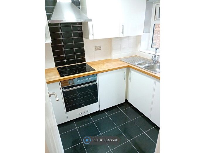 1 Bedroom Flat To Rent In Waverley Road, Enfield, EN2