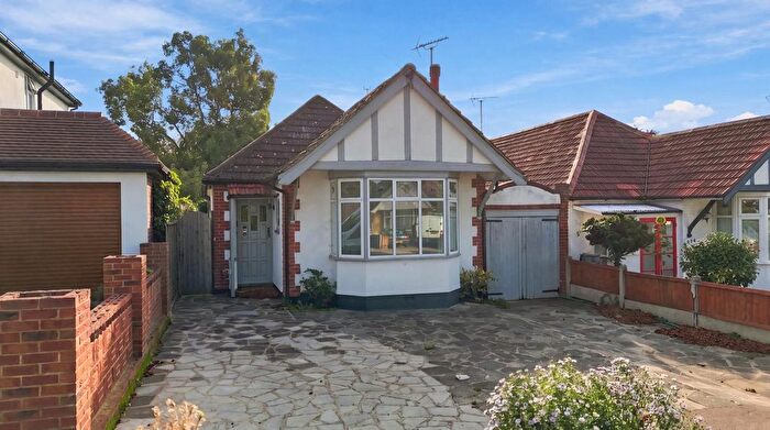 3 Bedroom Detached Bungalow For Sale In Westbourne Grove, Westcliff-On-Sea, SS0