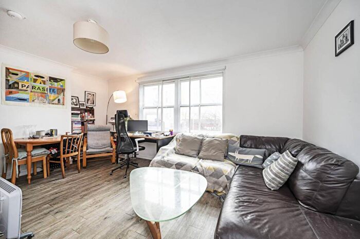 1 Bedroom Flat For Sale In Roman Road, , Bow, London, E3