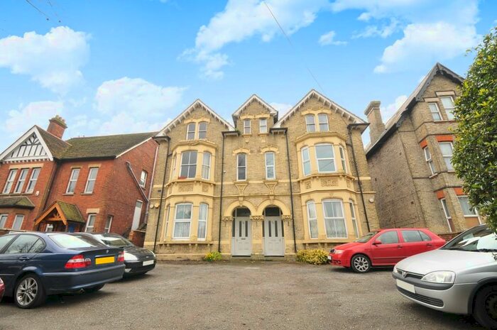 2 Bedroom Apartment To Rent In Clapham Road, Bedford, Bedfordshire, MK41