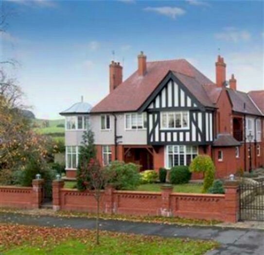 5 Bedroom Detached House To Rent In Tandle Hill Road, Royton, Oldham, OL2