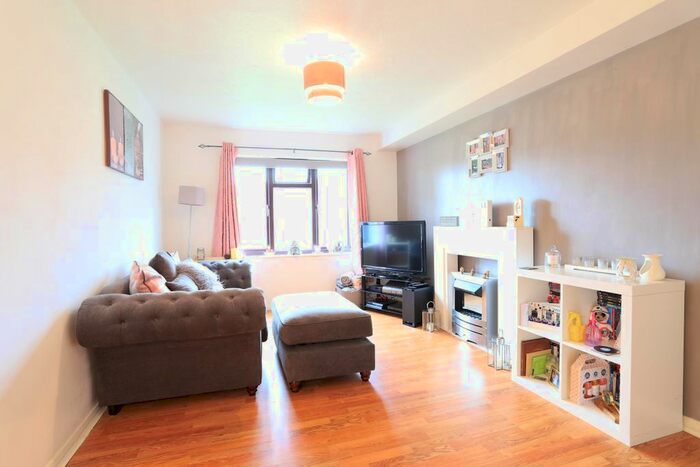 2 Bedroom Flat To Rent In Arisdale Avenue, South Ockendon, RM15