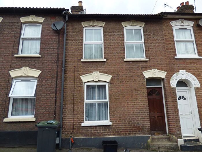 3 Bedroom Terraced House To Rent In Cardigan Street, Luton, LU1
