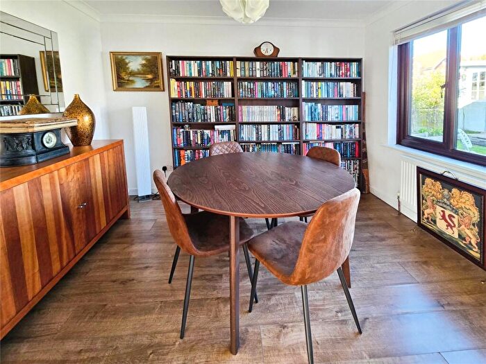 3 Bedroom Bungalow For Sale In Madeira Lane, Freshwater, PO40
