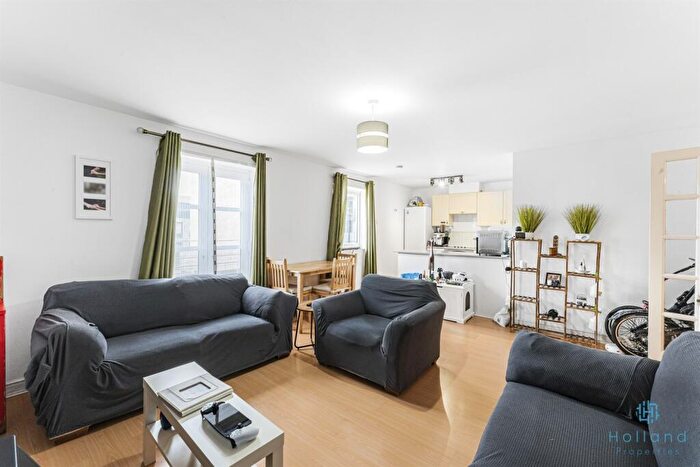 2 Bedroom Apartment To Rent In Langbourne Place, Isle Of Dogs, E14