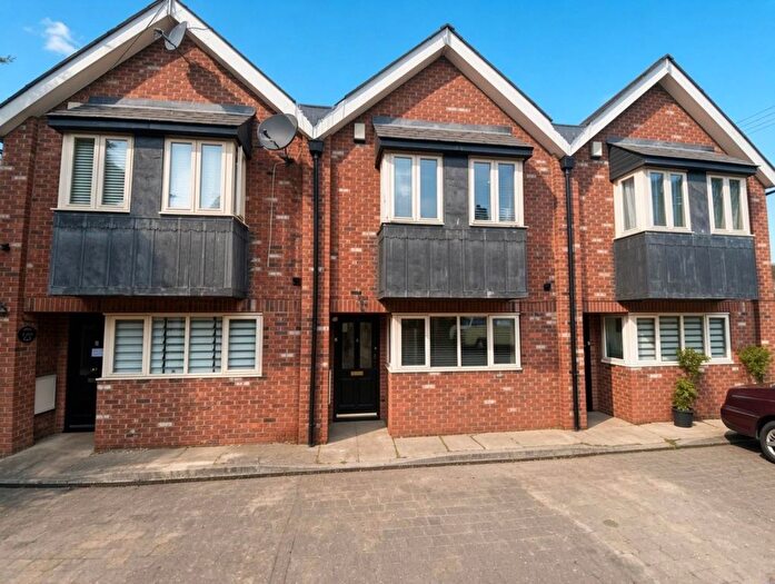 3 Bedroom Terraced House To Rent In New Road, Elstree, WD6