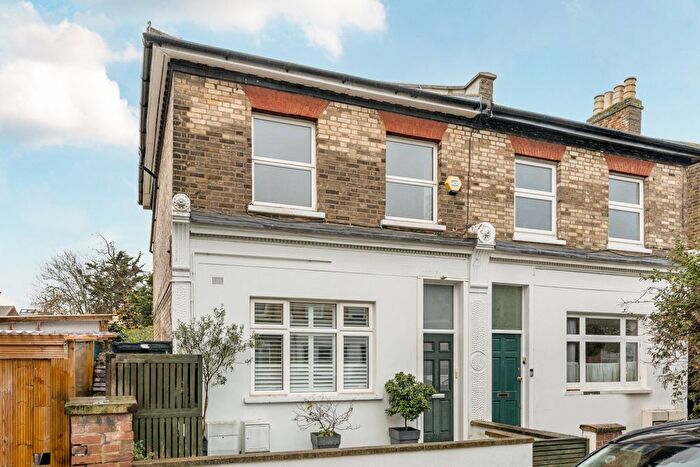2 Bedroom Flat For Sale In Hindmans Road, East Dulwich, London, SE22