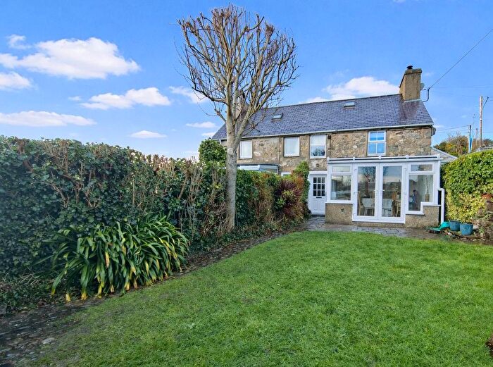 3 Bedroom Property For Sale In Bryn Glas, Nefyn, LL53