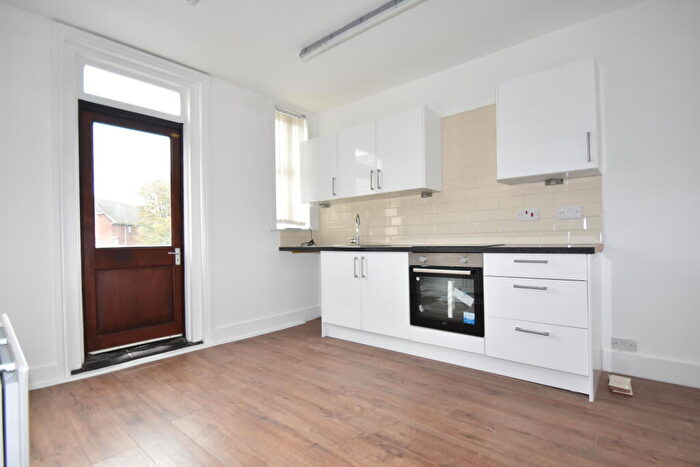 2 Bedroom Flat To Rent In West Street, Fareham, Hampshire, PO16