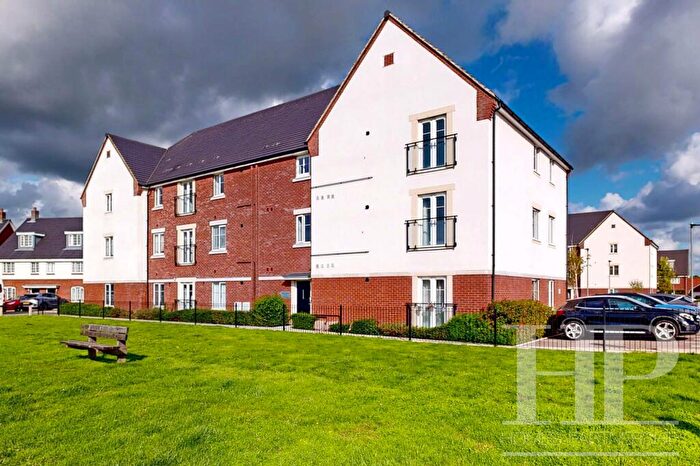 2 Bedroom Flat For Sale In Tulip Close, Topaz House Tulip Close, RH10