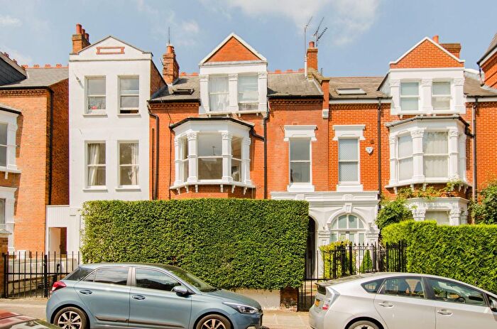 3 Bedroom Flat To Rent In Nassington Road, Hampstead, London, NW3