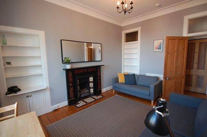2 Bedroom Flat To Rent In Broughton Road, Edinburgh, EH7