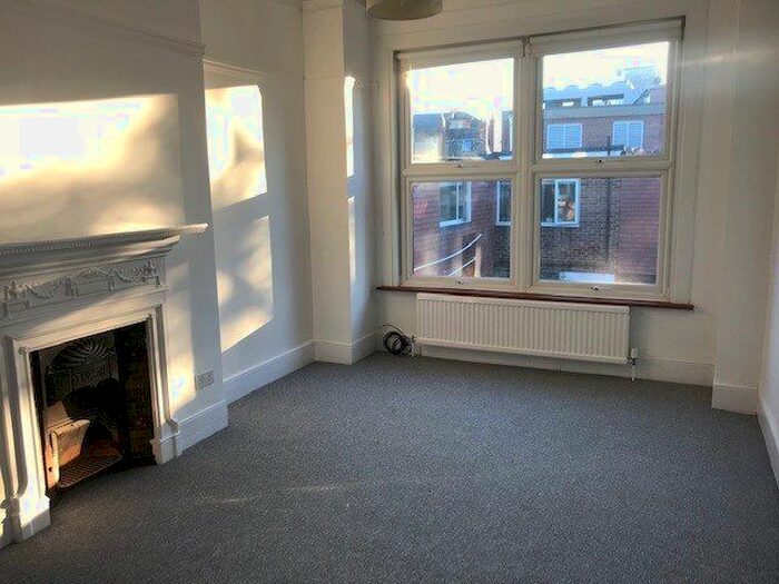 Studio To Rent In Princes Avenue, London, N10