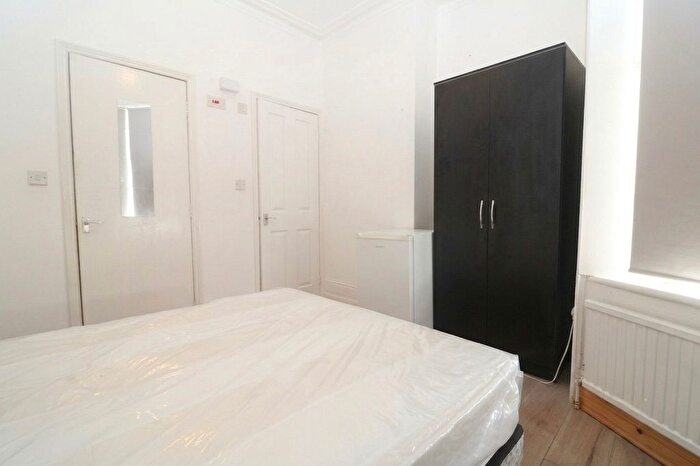 Studio To Rent In Caithness Road, Mitcham, CR4