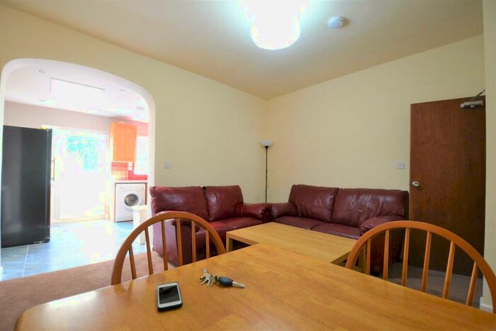 5 Bedroom Terraced House To Rent In Milner Rd, Selly Oak. -mins Walk To University Of Birmingham, B29