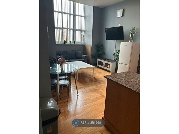 3 Bedroom Flat To Rent In Block A, Manchester, M4