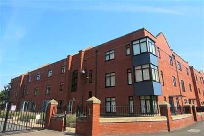 2 Bedroom Flat To Rent In Brain Redhead Court, Hulme, M15