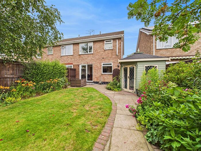 3 Bedroom Semi-Detached House For Sale In Ferry Road, South Cave, HU15