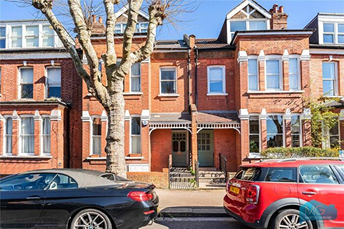 1 Bedroom Apartment For Sale In Fortis Green Avenue, London, N2