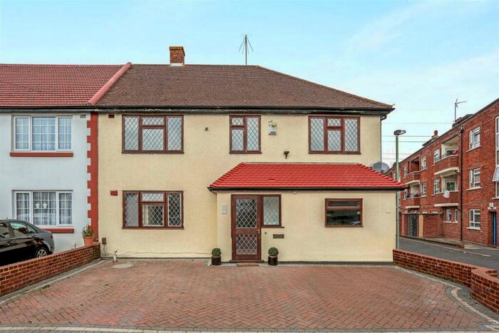 6 Bedroom Semi-Detached House To Rent In Clensham Lane, Sutton, SM1