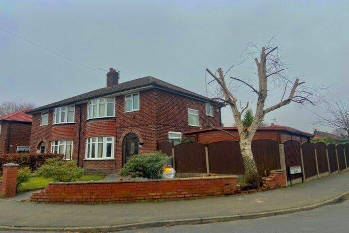 3 Bedroom Property To Rent In Lorraine Road, Altrincham, WA15