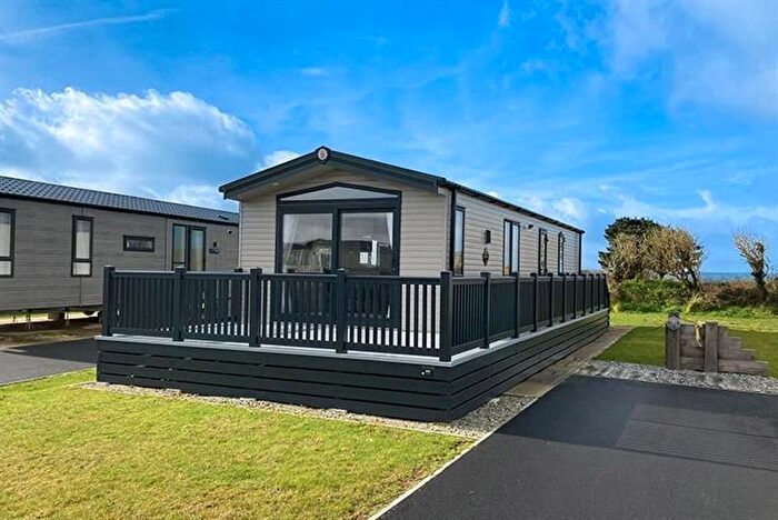 2 Bedroom Mobile/park Home For Sale In Hendra Croft, Newquay, TR8