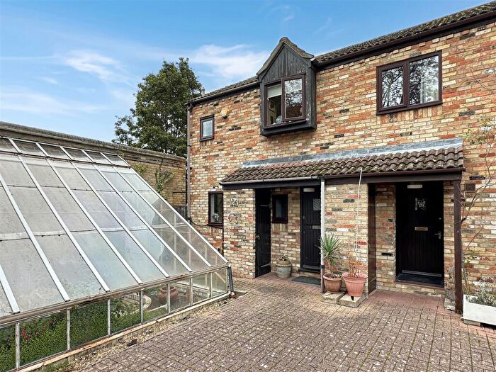 3 Bedroom Semi Detached House For Sale In Porson Court, Cambridge, CB2